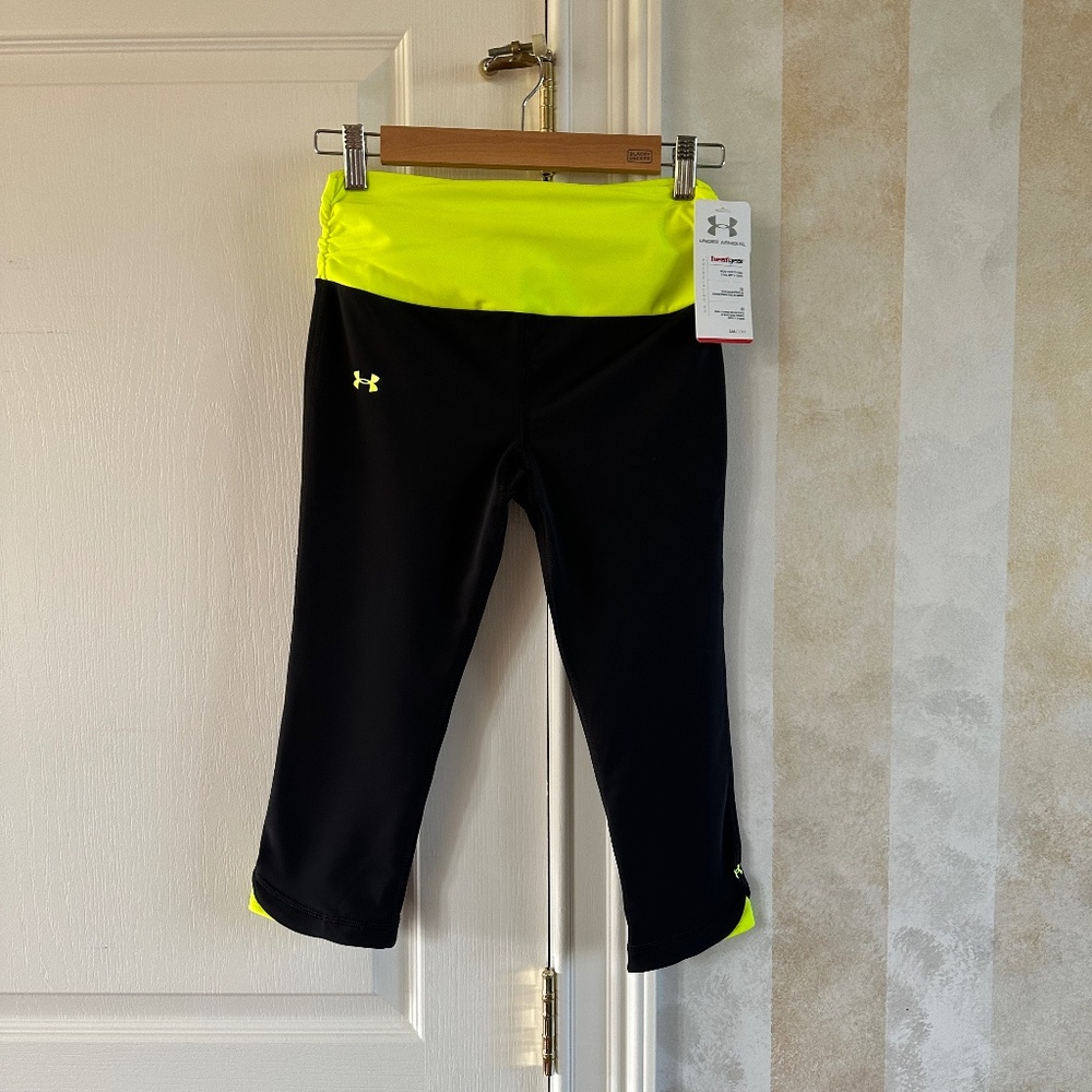 NWT Under Armour capris leggings. Size Sm/P